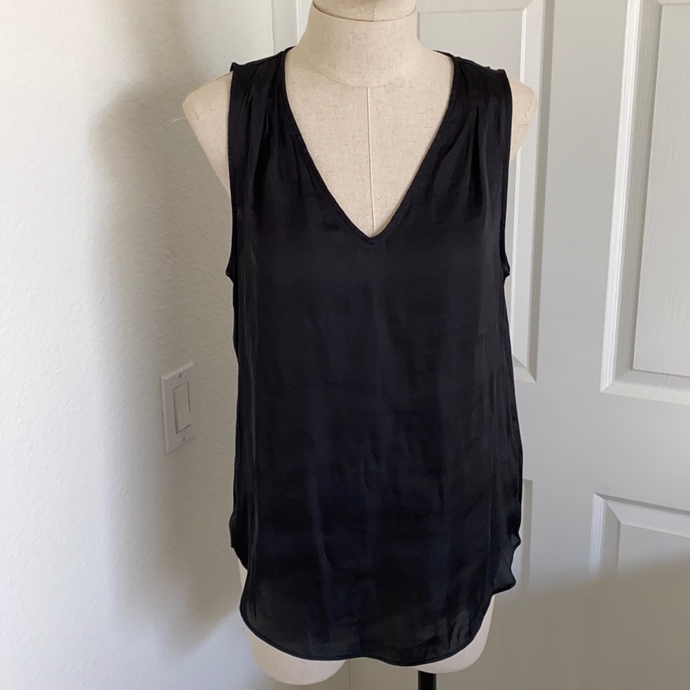 Banana Republic v neck tank top